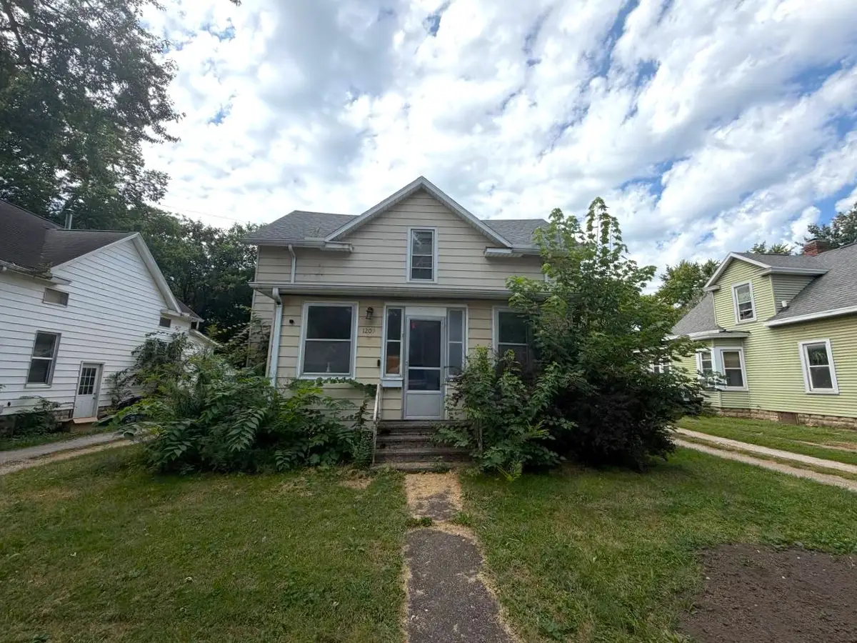 1209 N Mill Street, Pontiac, IL 61764 - #1