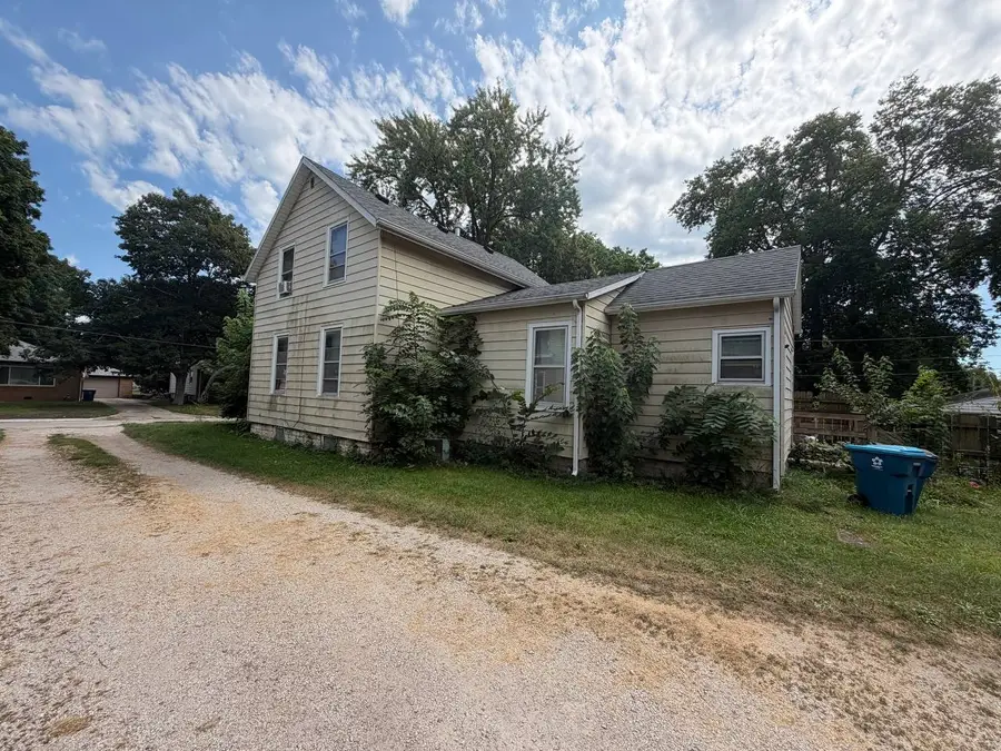 1209 N Mill Street, Pontiac, IL 61764 - #2