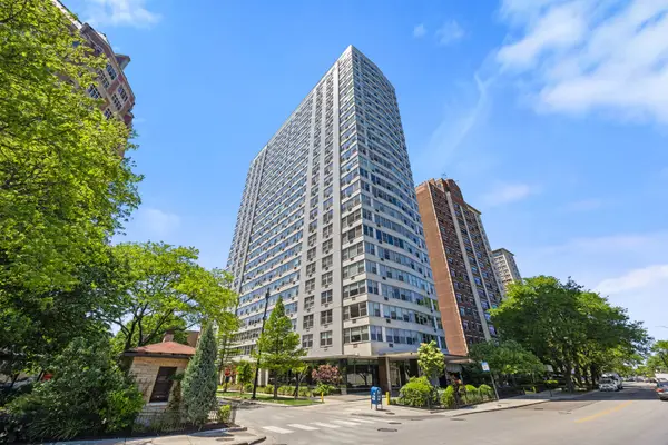 3900 N Lake Shore Drive #17F, Chicago, IL 60613