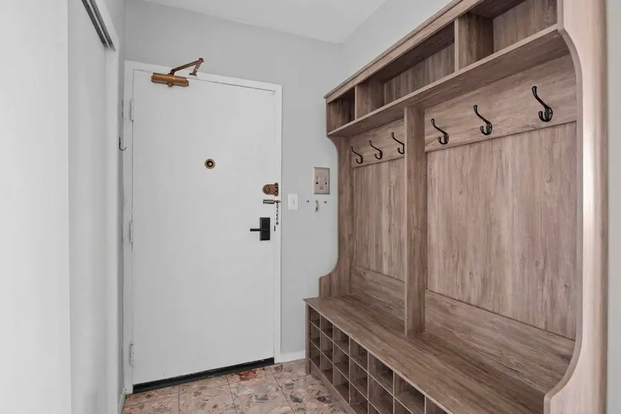 3900 N Lake Shore Drive #17F, Chicago, IL 60613 - #3