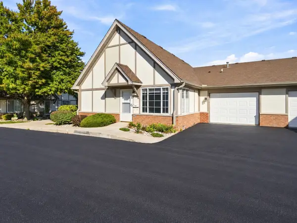 1684 Willow Circle Drive #1684, Crest Hill, IL 60403
