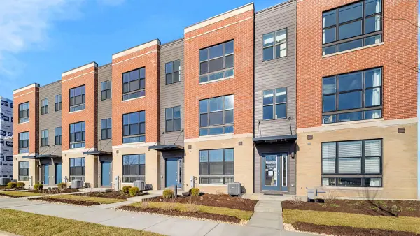 378 Summit Circle, Lombard, IL 60148