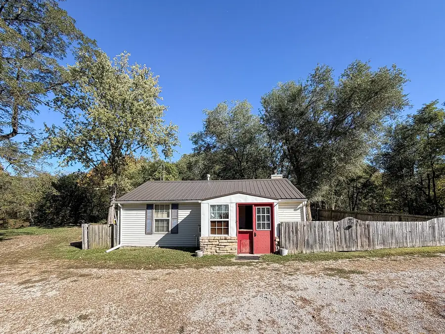225 E North 6th Street, Shelbyville, IL 62565 - #2