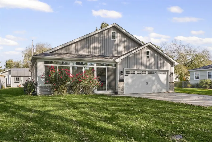 914 E Lincoln Street, Monticello, IL 61856 - #3