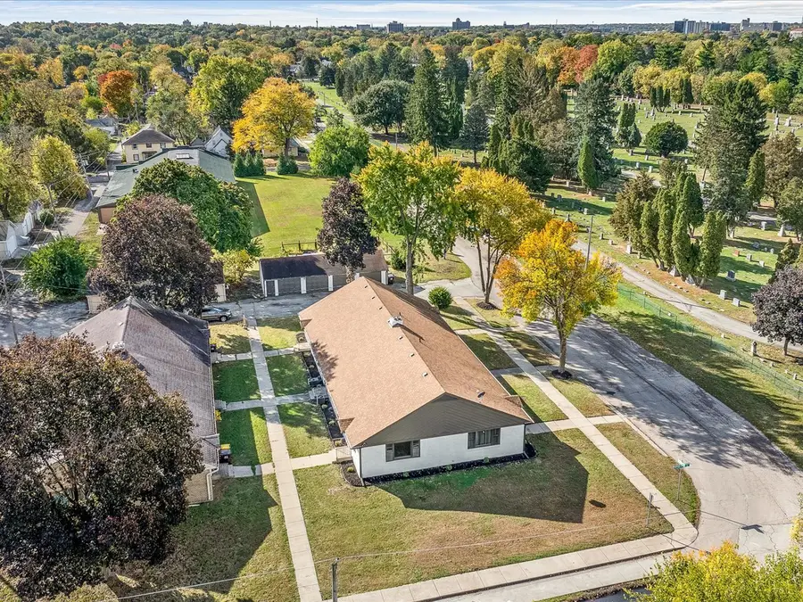 820 Cottage Grove Avenue, Rockford, IL 61103 - #3
