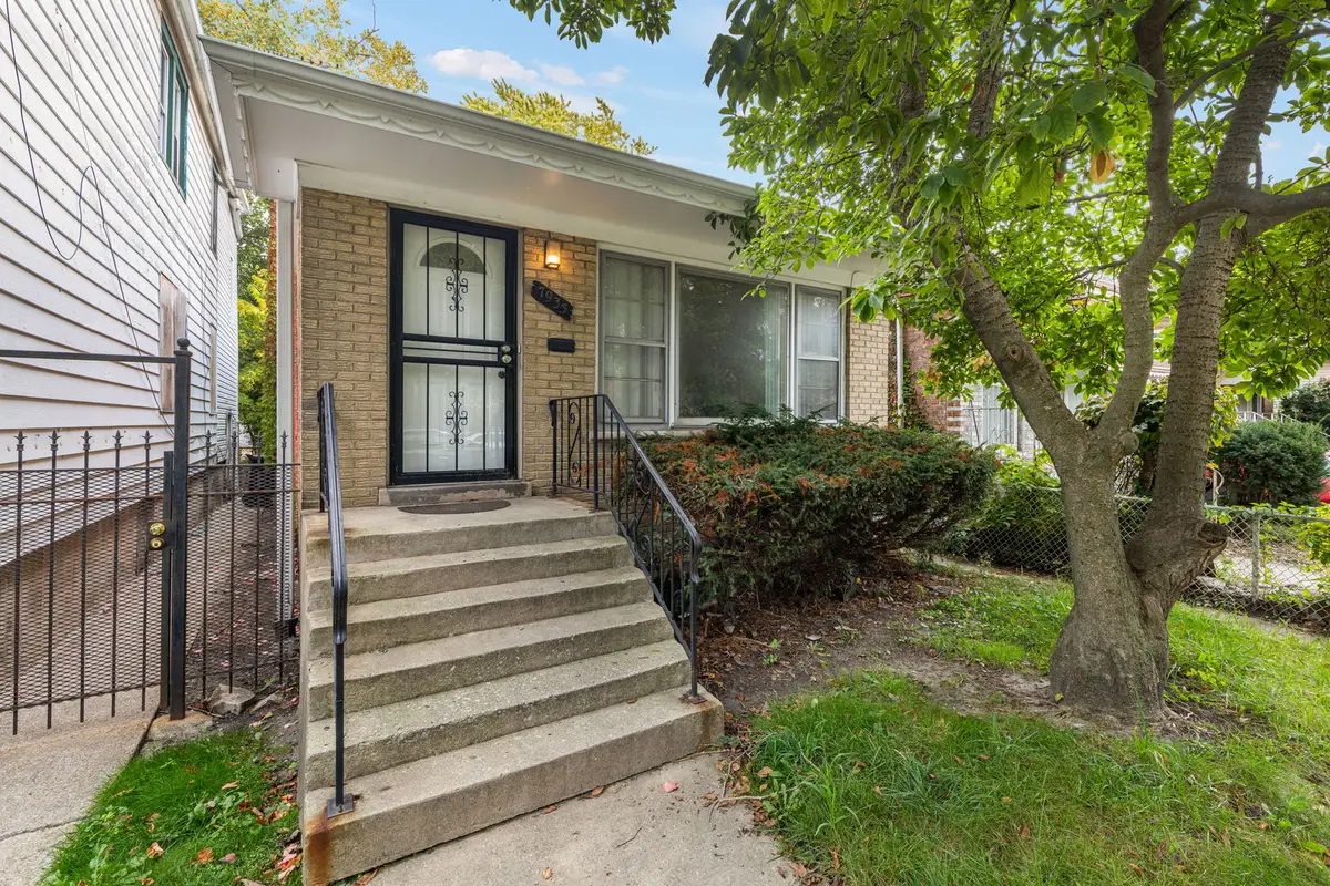 7935 S East End Avenue, Chicago, IL 60617 - #1