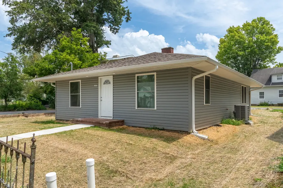 103 S Forest Avenue, Carbondale, IL 62901 - #3