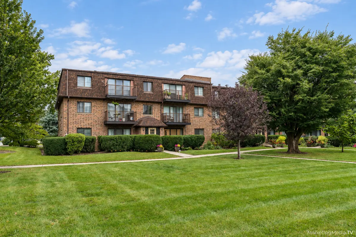 400 E Kensington Road #B, Mount Prospect, IL 60056 - #1