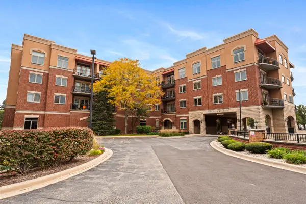 1200 N Foxdale Drive #110, Addison, IL 60101