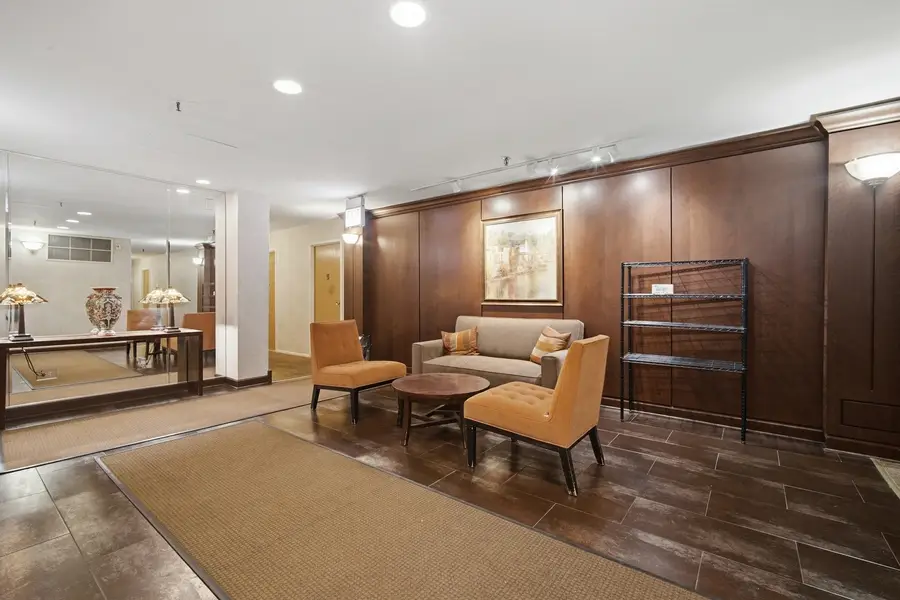 Address Withheld By Seller, Glenview, IL 60025 - #2