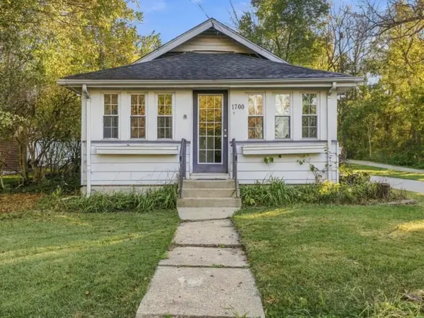 1700 Riverside Avenue, St. Charles, IL 60174