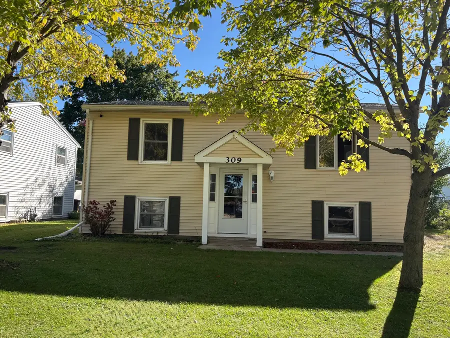 309 Southview Drive, Rochelle, IL 61068 - #2