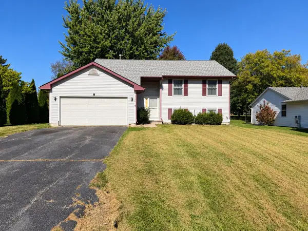 205 Briar Cliff Street, Poplar Grove, IL 61065
