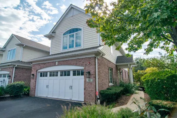 90 Waters Edge Court, Glen Ellyn, IL 60137