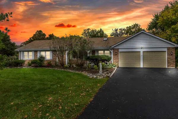 6 Lagoon Drive, Hawthorn Woods, IL 60047