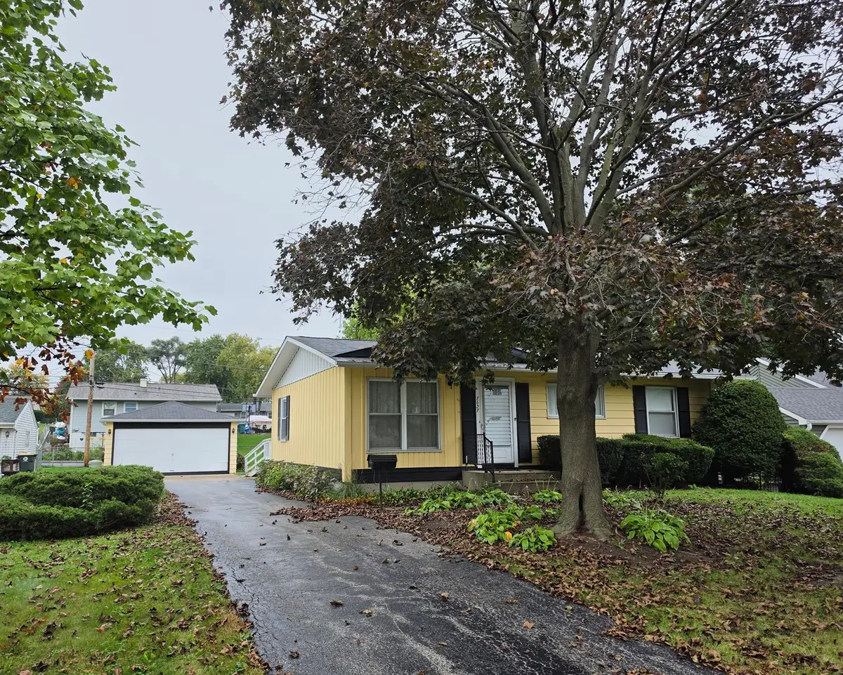 7637 Woodridge Drive, Woodridge, IL 60517 - #1
