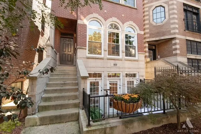 909 W Roscoe Street #1, Chicago, IL 60657 - #2