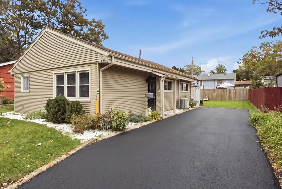 448 S Lake Shore Drive, Mundelein, IL 60060 - #3