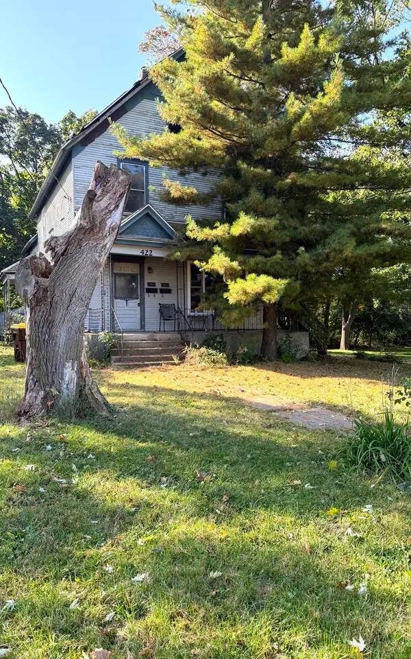 422 E Jackson Street, Woodstock, IL 60098