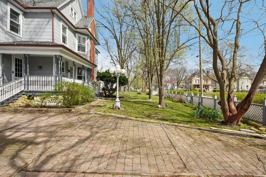 1003 N Chicago Street, Pontiac, IL 61764 - #2