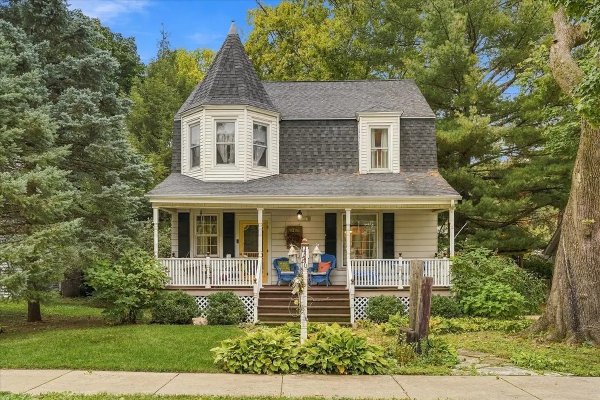 1326 S Peoria Avenue, Dixon, IL 61021 - #1