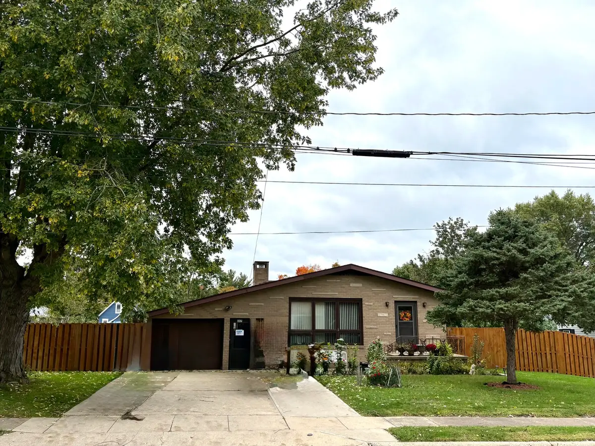 647 Hazen Avenue, Oglesby, IL 61348 - #1