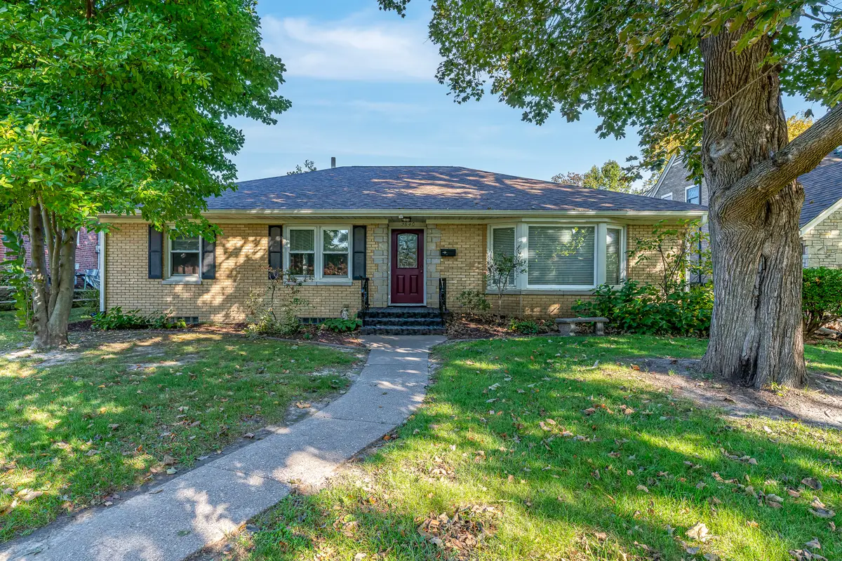 2840 E Pleasant Street, Davenport, IA 52803 - #1