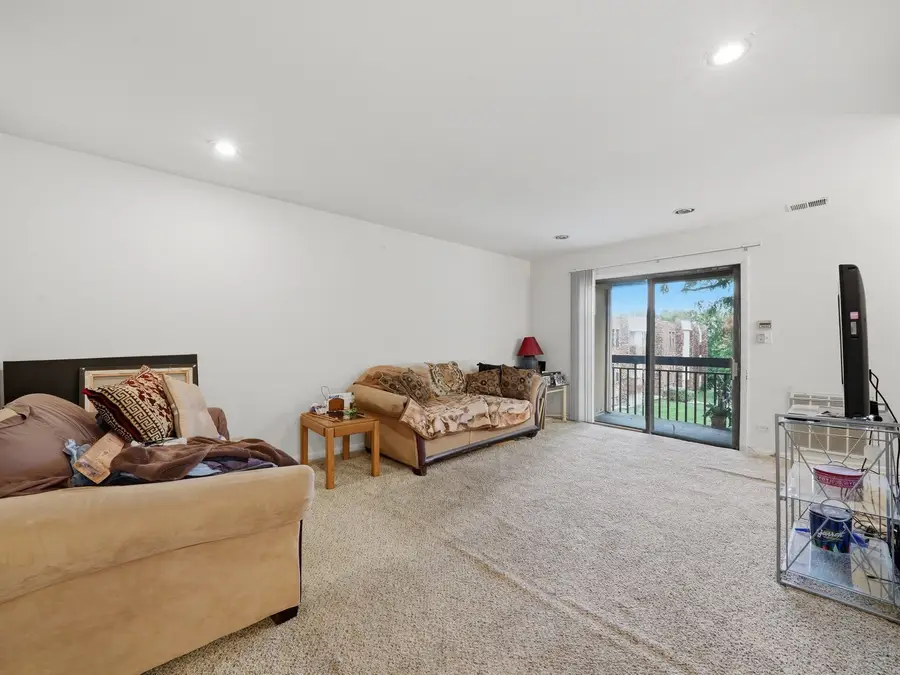 2214 Country Club Drive #25c, Woodridge, IL 60517 - #2