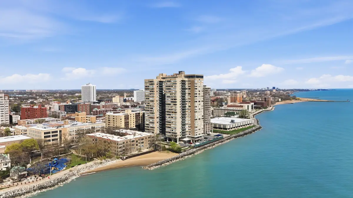 6301 N Sheridan Road #17R, Chicago, IL 60660 - #1