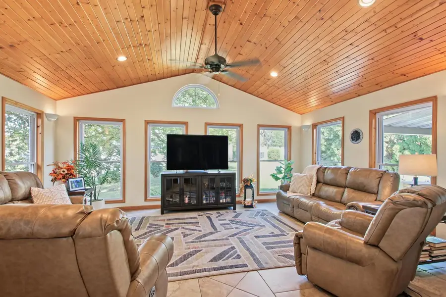 2126 W Huntington Drive, Quincy, IL 62301 - #3