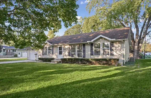 1102 N Union Drive, Monticello, IL 61856