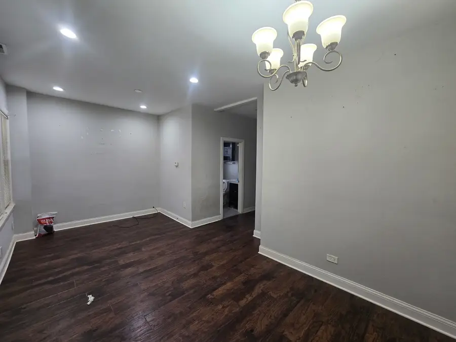 8622 S Escanaba Avenue, Chicago, IL 60617 - #3