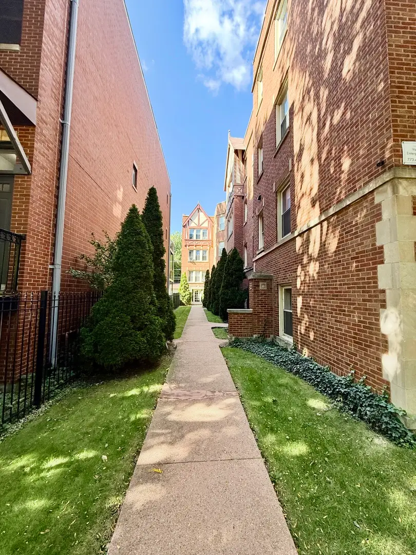 2922.5 N Sacramento Avenue #2E, Chicago, IL 60618 - #3