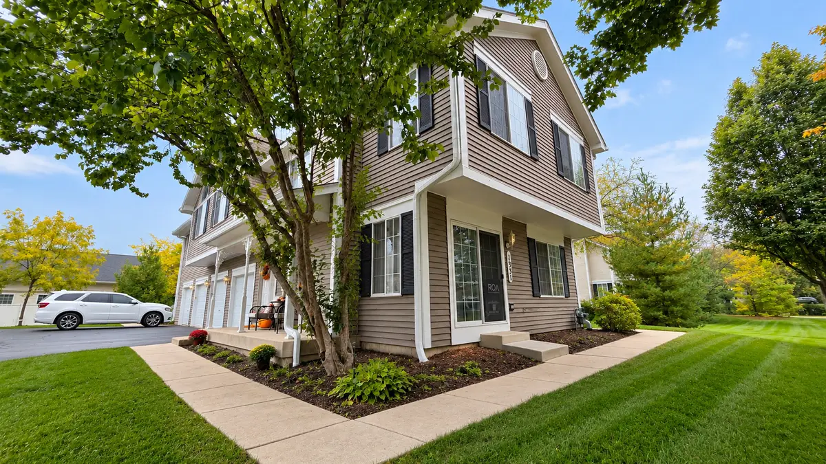 1331 Lowell Drive, South Elgin, IL 60177 - #1
