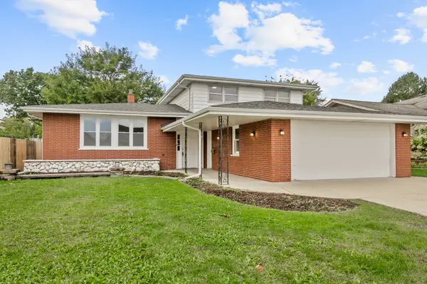 9128 S Komensky Avenue, Oak Lawn, IL 60453
