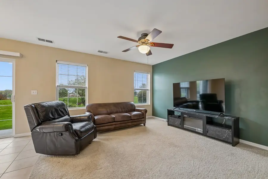 425 Windham Cove Drive, Crystal Lake, IL 60014 - #2