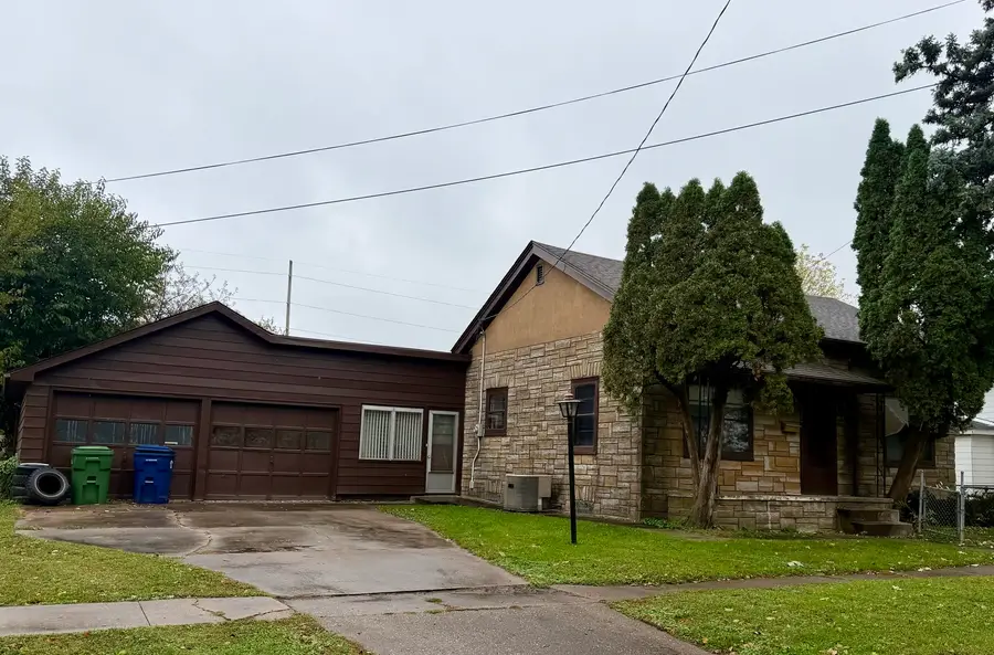 1807 Garfield Street, Clinton, IA 52732 - #2