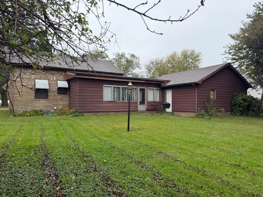 1807 Garfield Street, Clinton, IA 52732 - #3