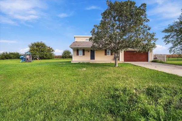 414 Travis Drive, Carlock, IL 61725