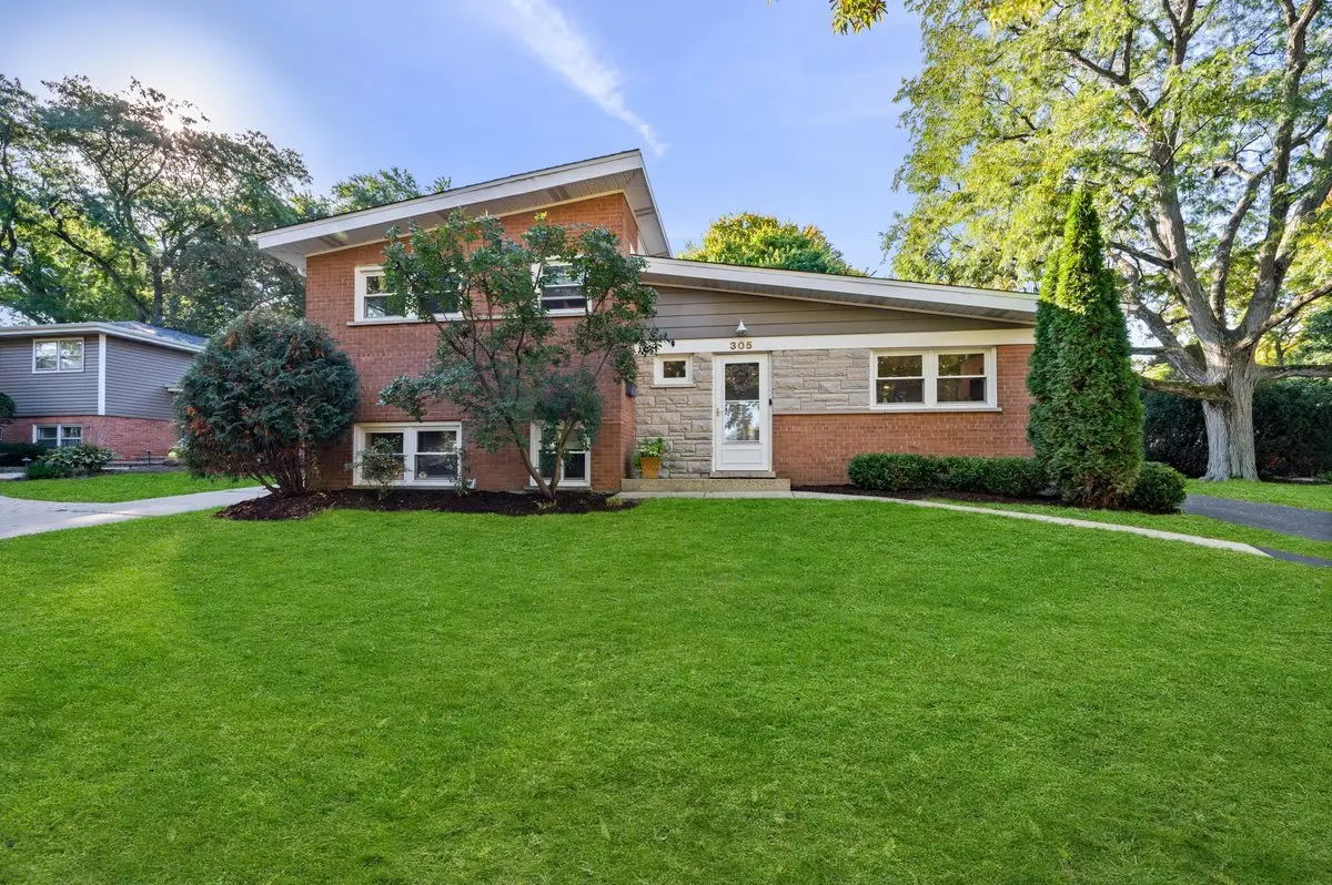305 Wilshire Drive W, Wilmette, IL 60091 - #1