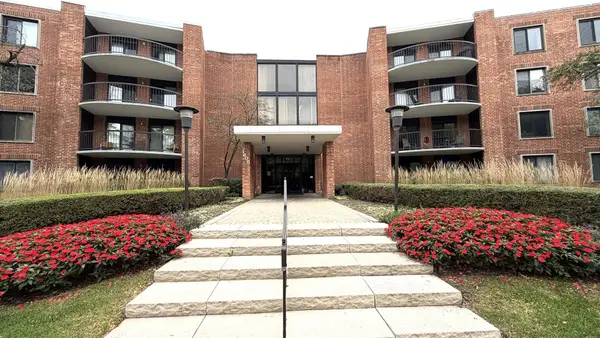1605 E Central Road #202A, Arlington Heights, IL 60005