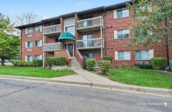 960 N Lakeside Drive #2-A, Vernon Hills, IL 60061