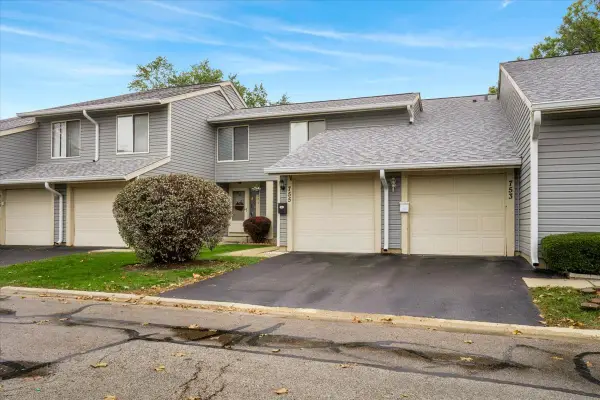 755 Biloxie Court, Carol Stream, IL 60188