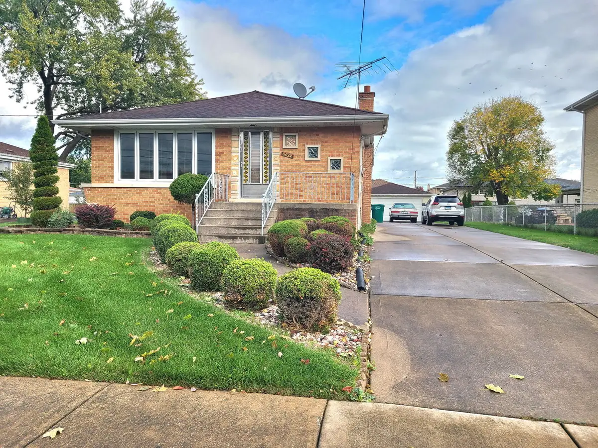 8629 Laramie Avenue, Burbank, IL 60459 - #1