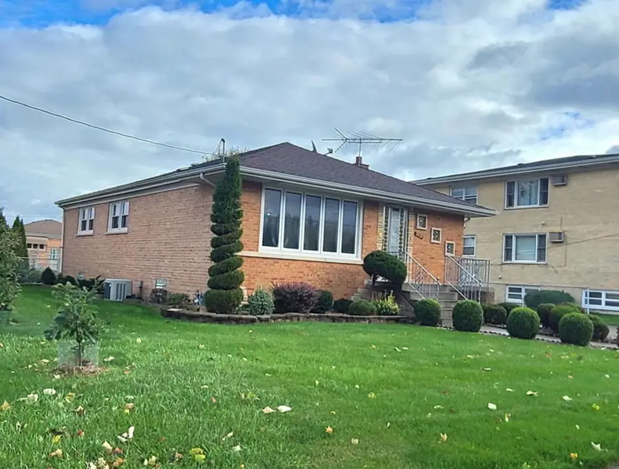 8629 Laramie Avenue, Burbank, IL 60459 - #2