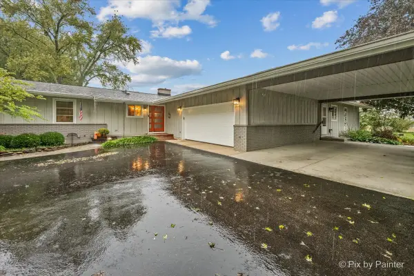 1070 Rose Court, Woodstock, IL 60098