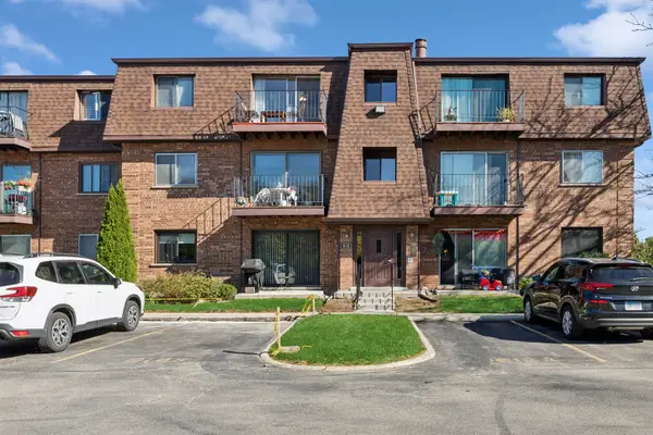 612 Cobblestone Circle #E, Glenview, IL 60025