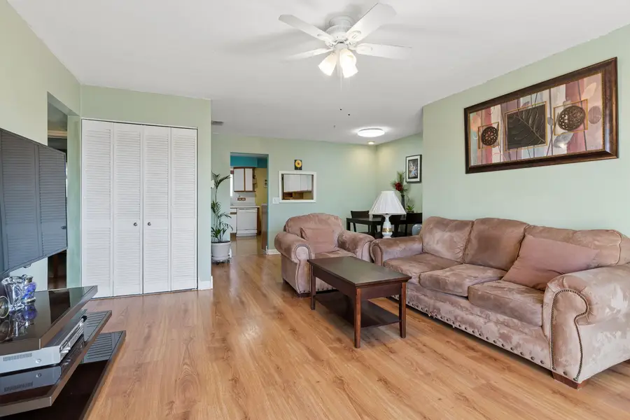 612 Cobblestone Circle #E, Glenview, IL 60025 - #2