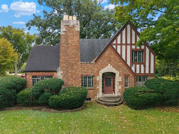 412 S Wa Pella Avenue, Mount Prospect, IL 60056