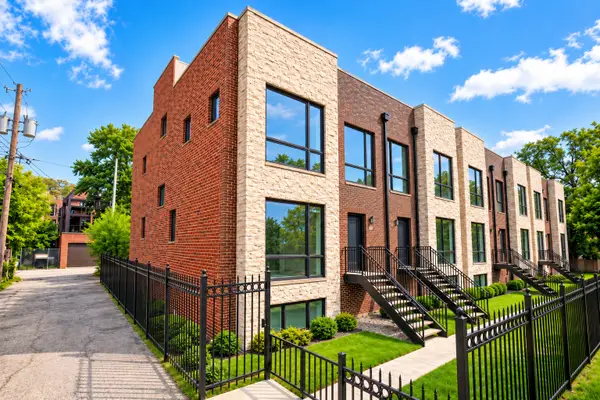 Address Withheld By Seller, Chicago, IL 60653